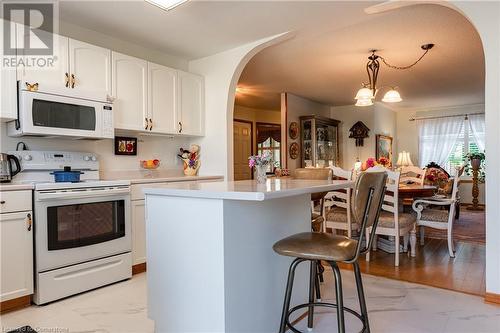 13 Marks Crescent, St. Catharines, ON - Indoor Photo Showing Kitchen