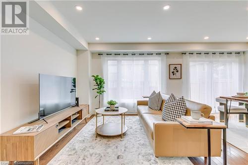 4220 Thomas Alton Boulevard, Burlington, ON - Indoor Photo Showing Living Room