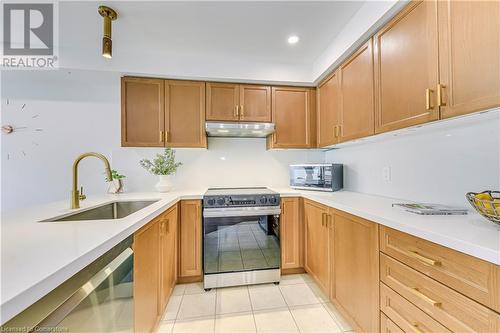 4220 Thomas Alton Boulevard, Burlington, ON - Indoor Photo Showing Kitchen