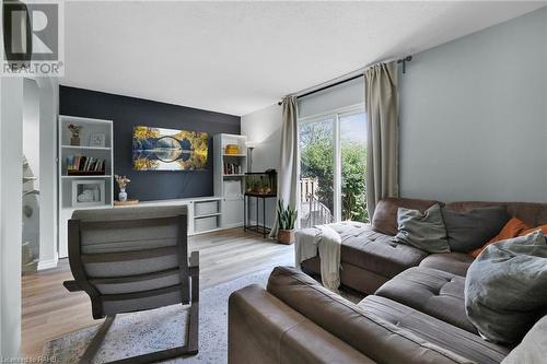 29 Quail Drive Unit# 11, Hamilton, ON - Indoor Photo Showing Living Room