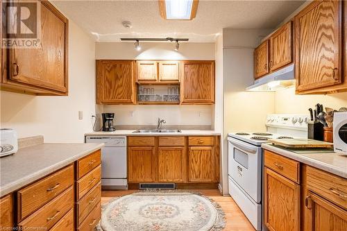 4434 Leader Lane, Niagara Falls, ON - Indoor Photo Showing Kitchen With Double Sink