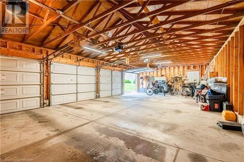 4434 Leader Lane, Niagara Falls, ON - Indoor Photo Showing Garage