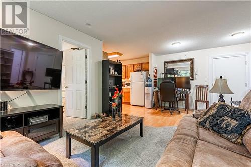 4434 Leader Lane, Niagara Falls, ON - Indoor Photo Showing Living Room