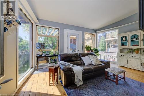 166 Ottawa Street S, Hamilton, ON - Indoor Photo Showing Living Room