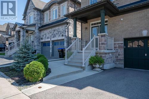 105 Mckenzie Way, Bradford West Gwillimbury (Bradford), ON - Outdoor With Facade