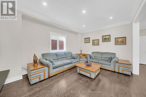 105 Mckenzie Way, Bradford West Gwillimbury, ON - Indoor Photo Showing Living Room