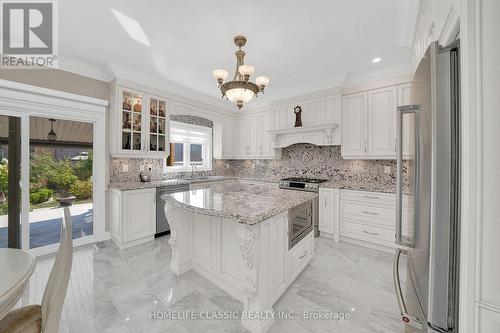 105 Mckenzie Way, Bradford West Gwillimbury (Bradford), ON - Indoor Photo Showing Kitchen With Upgraded Kitchen