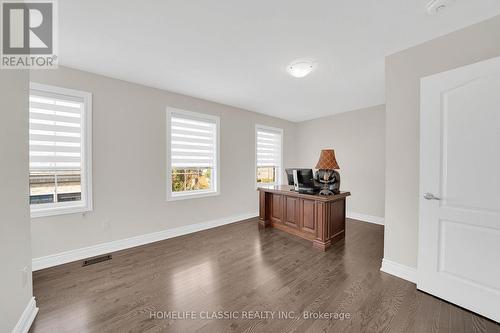 105 Mckenzie Way, Bradford West Gwillimbury (Bradford), ON - Indoor Photo Showing Bedroom