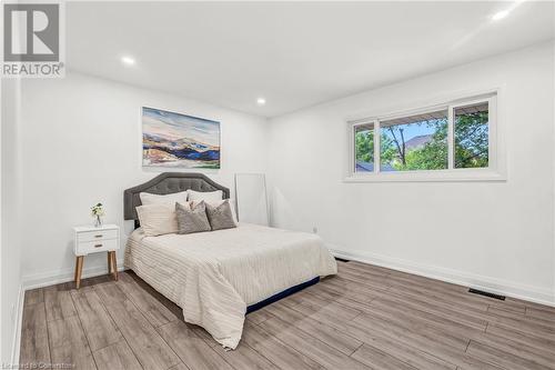 262 Barton Street, Stoney Creek, ON - Indoor Photo Showing Bedroom