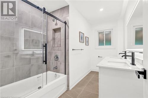 262 Barton Street, Stoney Creek, ON - Indoor Photo Showing Bathroom