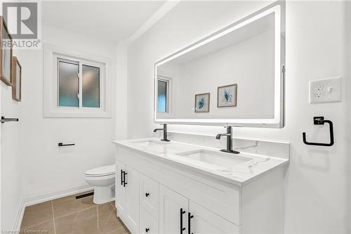 262 Barton Street, Stoney Creek, ON - Indoor Photo Showing Bathroom