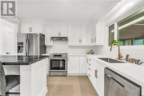 262 Barton Street, Stoney Creek, ON - Indoor Photo Showing Kitchen With Upgraded Kitchen