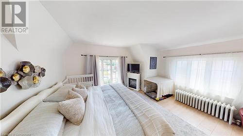 Primary Bedroom - 5953 Carlton Avenue, Niagara Falls, ON - Indoor Photo Showing Bedroom