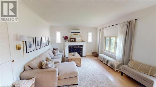 Living Room - 5953 Carlton Avenue, Niagara Falls, ON - Indoor Photo Showing Living Room