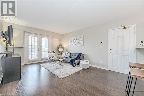 1800 Walkers Line Unit# 310, Burlington, ON - Indoor Photo Showing Living Room