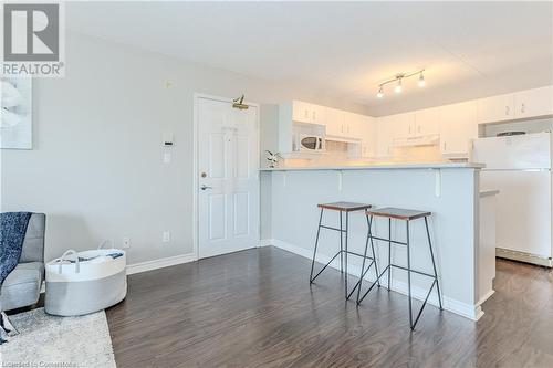 1800 Walkers Line Unit# 310, Burlington, ON - Indoor Photo Showing Kitchen