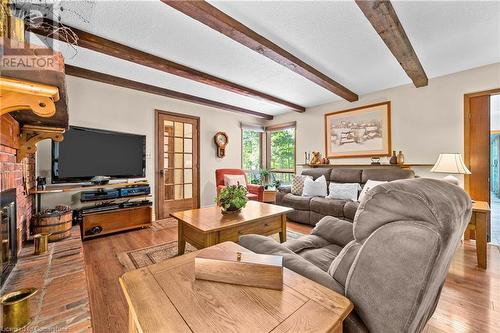 780 Hall Road, Hamilton, ON - Indoor Photo Showing Living Room