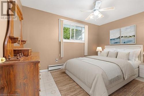 420 West 5Th Street, Hamilton, ON - Indoor Photo Showing Bedroom