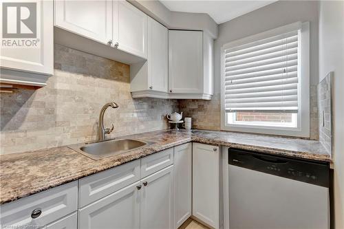 82 East 35Th Street, Hamilton, ON - Indoor Photo Showing Kitchen