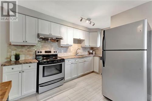 82 East 35Th Street, Hamilton, ON - Indoor Photo Showing Kitchen