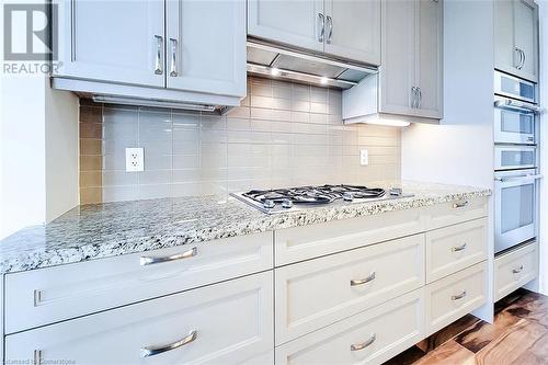 11 Bronte Road Unit# 323, Oakville, ON - Indoor Photo Showing Kitchen With Upgraded Kitchen