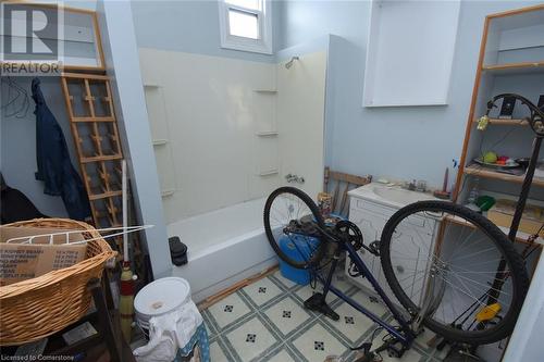 168 Macnab Street N, Hamilton, ON - Indoor Photo Showing Bathroom