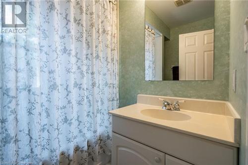 129 Ray Street S, Hamilton, ON - Indoor Photo Showing Bathroom