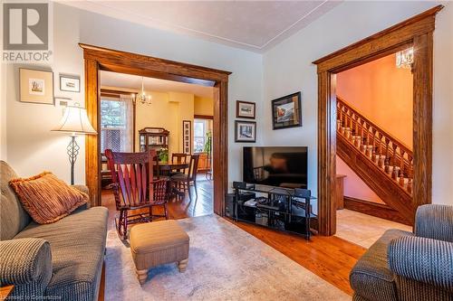 129 Ray Street S, Hamilton, ON - Indoor Photo Showing Living Room