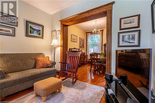 129 Ray Street S, Hamilton, ON - Indoor Photo Showing Living Room