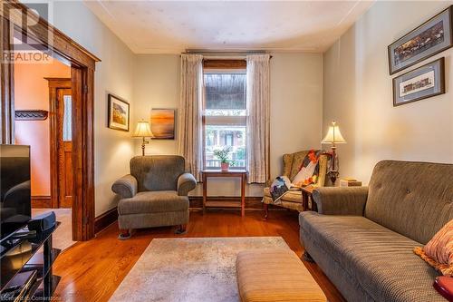 129 Ray Street S, Hamilton, ON - Indoor Photo Showing Living Room