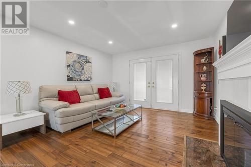 15414 Niagara River Parkway, Niagara-On-The-Lake, ON - Indoor Photo Showing Living Room With Fireplace