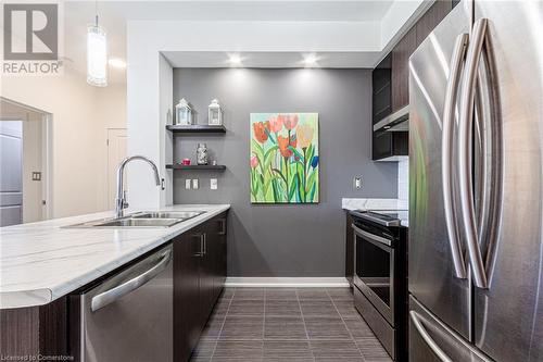 5317 Upper Middle Road Unit# 127, Burlington, ON - Indoor Photo Showing Kitchen With Double Sink With Upgraded Kitchen