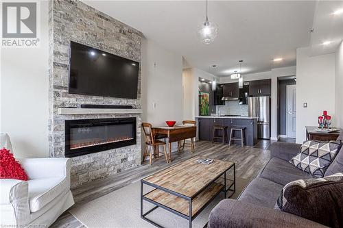 5317 Upper Middle Road Unit# 127, Burlington, ON - Indoor Photo Showing Living Room With Fireplace