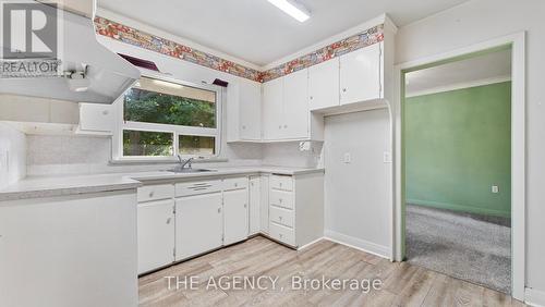 26 Lynnwood Drive, Brantford, ON - Indoor Photo Showing Kitchen