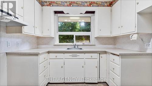 26 Lynnwood Drive, Brantford, ON - Indoor Photo Showing Kitchen