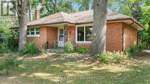 26 Lynnwood Drive, Brantford, ON - Outdoor