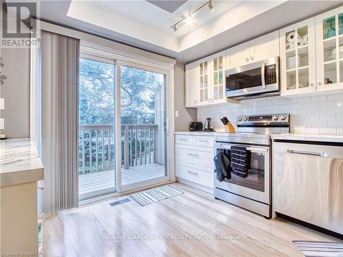 54 - 178 Scott Street, St. Catharines (Lakeport), ON - Indoor Photo Showing Kitchen