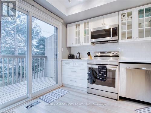 54 - 178 Scott Street, St. Catharines (Lakeport), ON - Indoor Photo Showing Kitchen