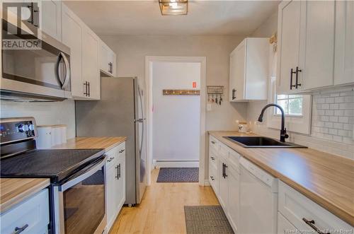 1036 Mollins Drive, Saint John, NB - Indoor Photo Showing Kitchen