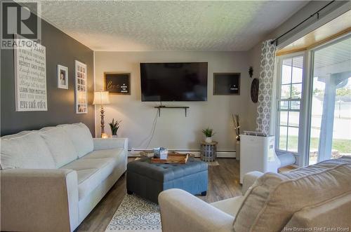 1036 Mollins Drive, Saint John, NB - Indoor Photo Showing Living Room