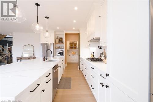 81 Homestead Way, Thorold, ON - Indoor Photo Showing Kitchen With Upgraded Kitchen