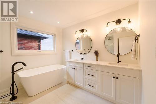 81 Homestead Way, Thorold, ON - Indoor Photo Showing Bathroom