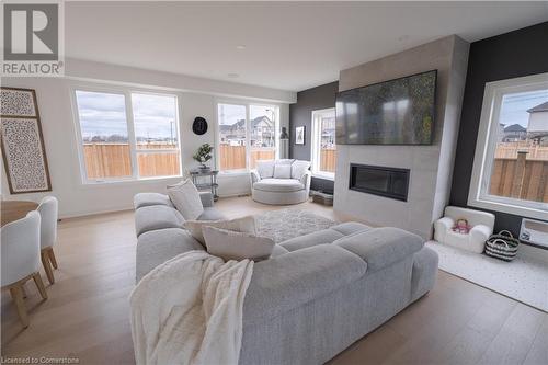 81 Homestead Way, Thorold, ON - Indoor Photo Showing Living Room With Fireplace