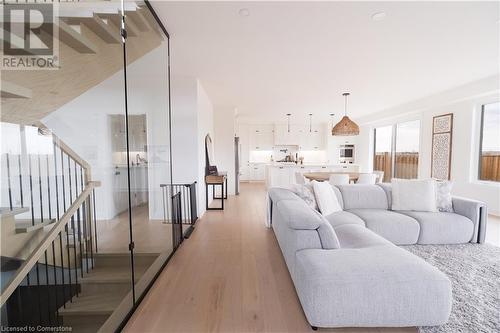 81 Homestead Way, Thorold, ON - Indoor Photo Showing Living Room