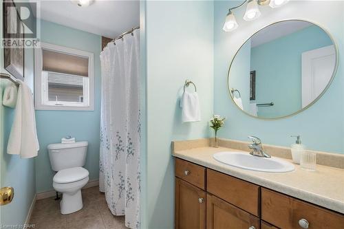 72 Windwood Drive, Hamilton, ON - Indoor Photo Showing Bathroom