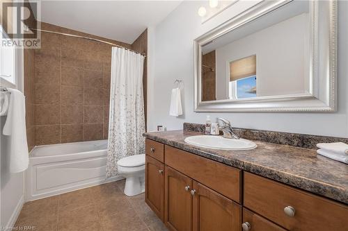 72 Windwood Drive, Hamilton, ON - Indoor Photo Showing Bathroom