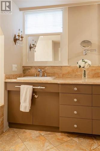 120 Aberdeen Avenue, Hamilton, ON - Indoor Photo Showing Bathroom