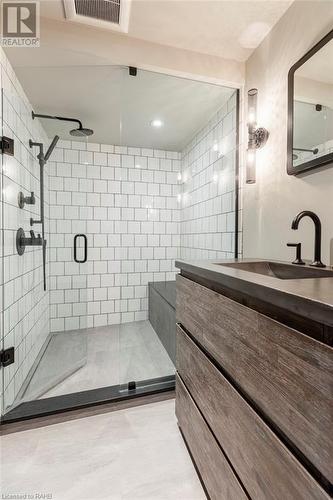 120 Aberdeen Avenue, Hamilton, ON - Indoor Photo Showing Bathroom