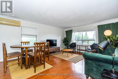 34 Penhurst Avenue, Toronto, ON - Indoor Photo Showing Living Room