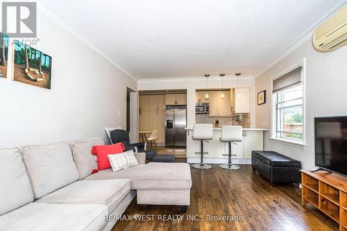 34 Penhurst Avenue, Toronto, ON - Indoor Photo Showing Living Room